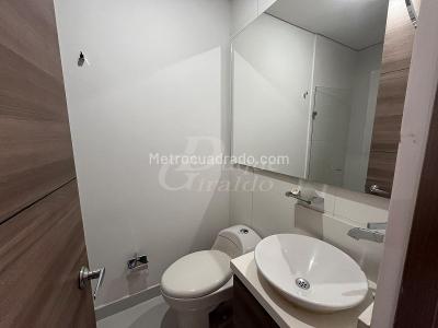 Apartamento de 2 alcobas en arriendo en El Poblado, Medellín, 90 m² · foto 10 de 20