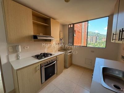 Apartamento de 3 alcobas en arriendo en Camino Verde, Envigado, 96 m² · foto 3 de 16