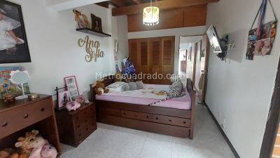 Casa de 3 alcobas en arriendo en Loma De Las Brujas, Envigado, 230 m² · foto 8 de 19
