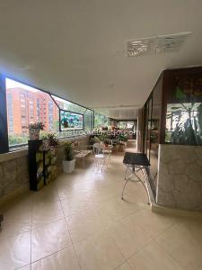 Apartamento de 4 alcobas en venta en El Poblado, Medellín, 425 m² · foto 3 de 14