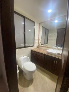 Apartamento de 4 alcobas en venta en El Poblado, Medellín, 425 m² · foto 13 de 14