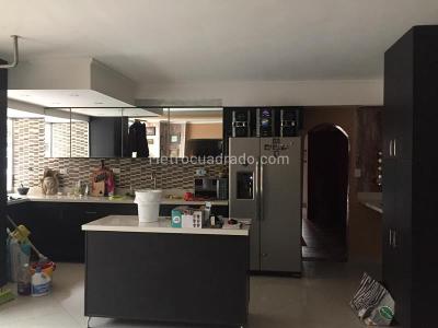 Apartamento en venta en El Poblado, Medellín · foto 2 de 20