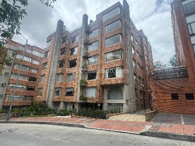 Apartamento en venta en Los Rosales Reservado, Bogotá · foto 2 de 19