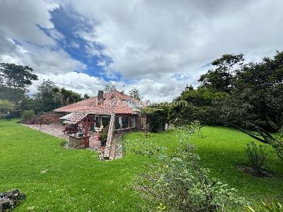 Casa de 3 alcobas en venta en Camino De Los Arrayanes, Bogotá · foto 2 de 20