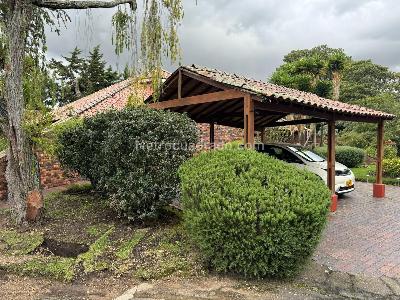 Casa de 3 alcobas en venta en Camino De Los Arrayanes, Bogotá · foto 3 de 20