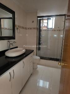Apartamento de 3 alcobas en venta en Chico San Patricio, Bogotá, 163 m² · foto 16 de 20