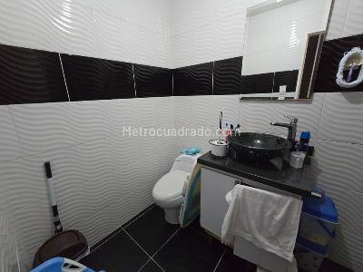 Casa de 5 alcobas en venta en Estadio Medellin, Medellín, 362 m² · foto 8 de 14