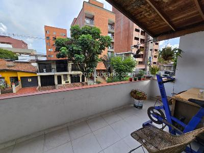 Casa de 5 alcobas en venta en Estadio Medellin, Medellín, 362 m² · foto 13 de 14