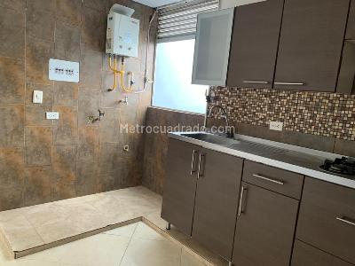 Apartamento de 3 alcobas en venta en La Castellana Medellin, Medellín, 81 m² · foto 3 de 14