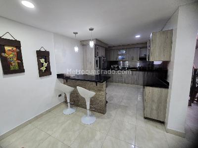 Casa de 5 alcobas en venta en Girardot Medellin, Medellín, 224 m² · foto 2 de 19