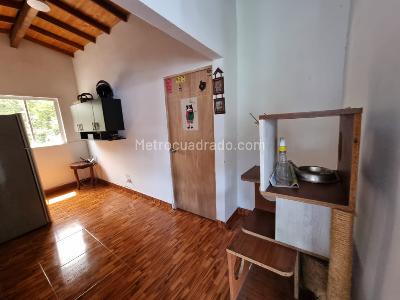 Casa de 5 alcobas en venta en Girardot Medellin, Medellín, 224 m² · foto 3 de 19
