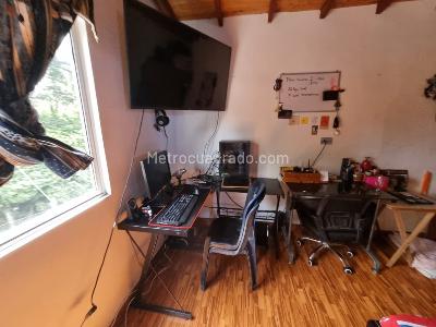 Casa de 5 alcobas en venta en Girardot Medellin, Medellín, 224 m² · foto 5 de 19