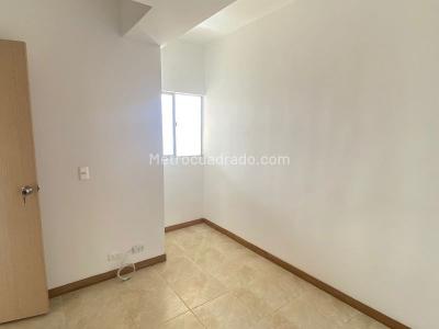 Apartamento de 3 alcobas en venta en Florida Norteamerica Bello, Bello, 76 m² · foto 4 de 17