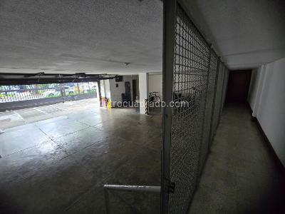 Casa de 5 alcobas en venta en Casa De Tres Pisos Barrio Prado Medellin, Medellín, 968 m² · foto 3 de 20