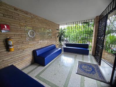 Casa de 5 alcobas en venta en Casa De Tres Pisos Barrio Prado Medellin, Medellín, 968 m² · foto 5 de 20
