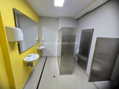 Casa de 5 alcobas en venta en Casa De Tres Pisos Barrio Prado Medellin, Medellín, 968 m² · foto 10 de 20