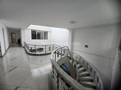 Casa de 5 alcobas en venta en Casa De Tres Pisos Barrio Prado Medellin, Medellín, 968 m² · foto 15 de 20