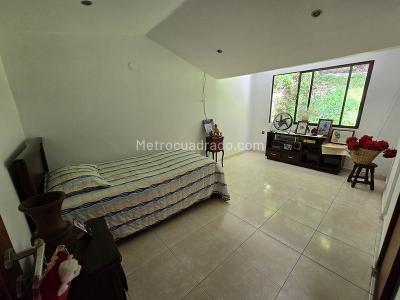 Casa de 3 alcobas en venta en Olivenza Calasanz Medellin, Medellín, 96 m² · foto 10 de 12