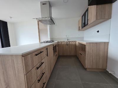Apartamento de 2 alcobas en venta en Medieval Rionegro, Rionegro, 72 m² · foto 2 de 13