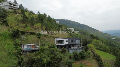Casa de 5 alcobas en venta en Parcelacion Norteamerica Bello, Bello, 389 m² · foto 2 de 20