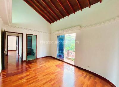 Casa de 4 alcobas en venta en Chuscalito El Poblado, Medellín, 276 m² · foto 10 de 14
