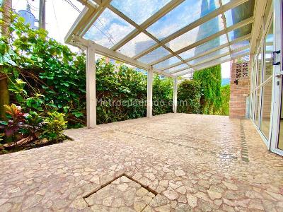 Casa de 4 alcobas en venta en Chuscalito El Poblado, Medellín, 276 m² · foto 13 de 14