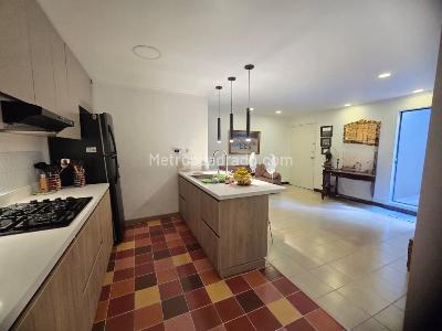 Apartamento de 2 alcobas en venta en El Poblado Sector El Tesoro Medellin, Medellín, 84 m² · foto 2 de 9