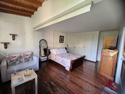 Apartamento de 2 alcobas en venta en El Poblado Sector El Tesoro Medellin, Medellín, 84 m² · foto 4 de 9