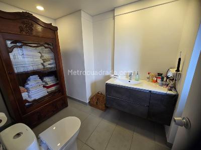 Apartamento de 2 alcobas en venta en El Poblado Sector El Tesoro Medellin, Medellín, 84 m² · foto 7 de 9
