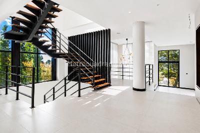 Casa de 4 alcobas en venta en Loma Del Escobero Envigado, Envigado, 477 m² · foto 2 de 19