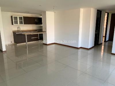 Apartamento de 3 alcobas en venta en Loma De San Julian Poblado Medellin, Medellín, 92 m² · foto 2 de 11