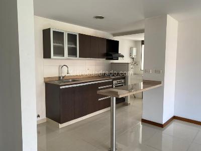 Apartamento de 3 alcobas en venta en Loma De San Julian Poblado Medellin, Medellín, 92 m² · foto 3 de 11
