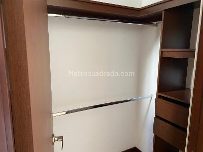 Apartamento de 3 alcobas en venta en Loma De San Julian Poblado Medellin, Medellín, 92 m² · foto 8 de 11
