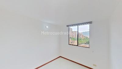 Apartamento de 3 alcobas en venta en Los Colores Medellin, Medellín, 68 m² · foto 8 de 14