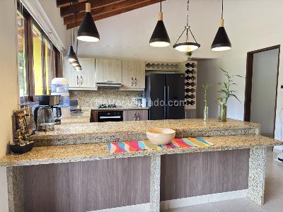 Casa de 4 alcobas en venta en Vereda Abreito Rionegro, Rionegro · foto 2 de 18