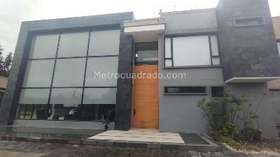 Casa de 4 alcobas en venta en Tocarinda, Chía, 1137 m² · foto 3 de 20