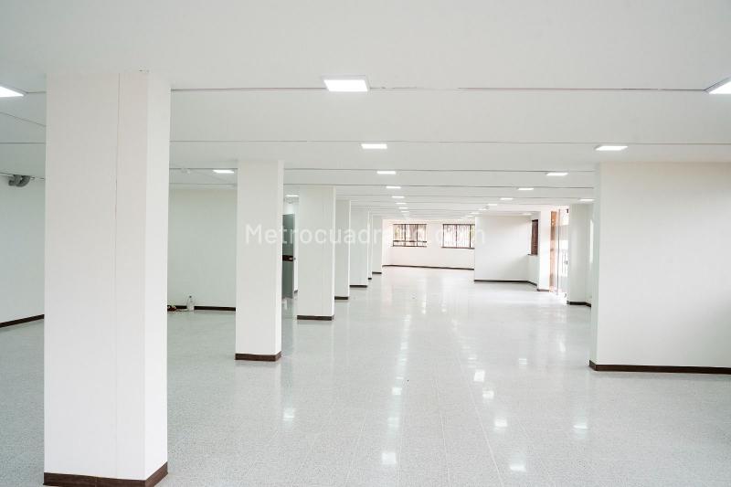 Edificio de Oficinas en Arriendo, LA ESPERANZA MODELIA, Bogotá D.C.