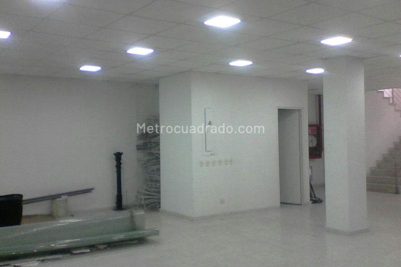 Edificio de Oficinas en Arriendo, MODELIA, Bogotá D.C. - Mehr