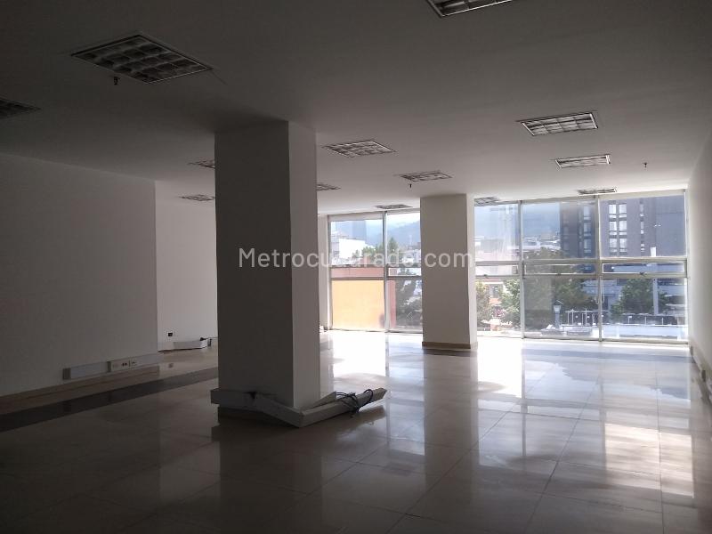 Edificio de Oficinas en Arriendo, CHICO, Bogotá D.C. - Mehr