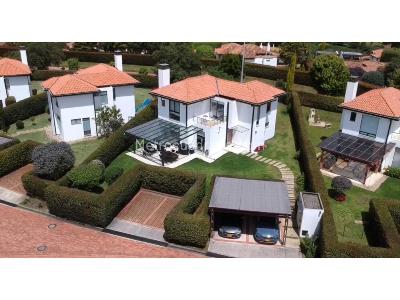 Casa de 3 alcobas en venta en Encenillos De Sindamanoy, Chía, 154 m² · foto 1 de 20