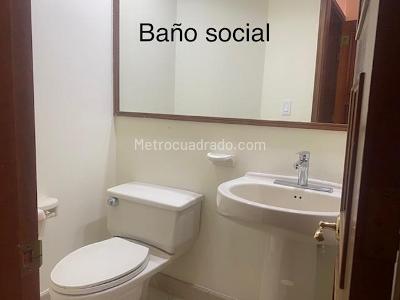 Apartamento de 2 alcobas en venta en Chico, Bogotá, 134 m² · foto 4 de 18