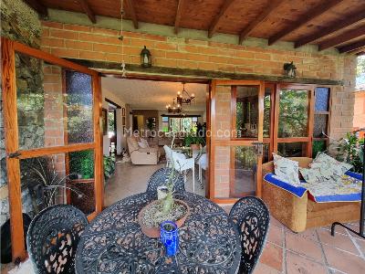 Casa de 4 alcobas en venta en El Salado Camino Verde, Envigado, 565 m² · foto 3 de 20
