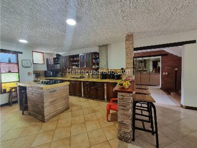 Casa de 4 alcobas en venta en El Salado Camino Verde, Envigado, 565 m² · foto 16 de 20
