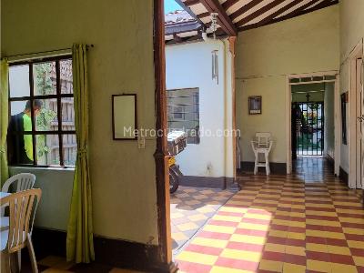 Casa de 4 alcobas en venta en La America Barrio Cristobal, Medellín, 230 m² · foto 2 de 20