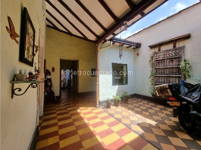 Casa de 4 alcobas en venta en La America Barrio Cristobal, Medellín, 230 m² · foto 3 de 20