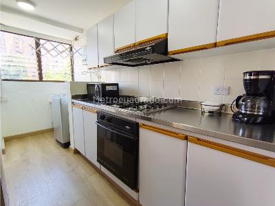 Apartamento de 2 alcobas en venta en El Poblado, Medellín, 69 m² · foto 10 de 18