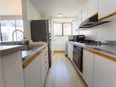 Apartamento de 2 alcobas en venta en El Poblado, Medellín, 69 m² · foto 7 de 18