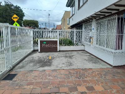 Casa de 5 alcobas en venta en Cedritos Contador, Bogotá, 375 m² · foto 11 de 13