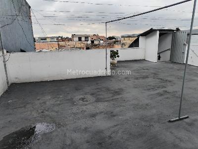 Casa de 5 alcobas en venta en Bellavista, Bogotá, 480 m² · foto 2 de 16