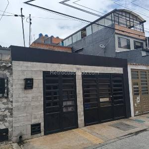 Casa de 3 alcobas en venta en Alamos Norte, Bogotá, 125 m² · foto 3 de 11